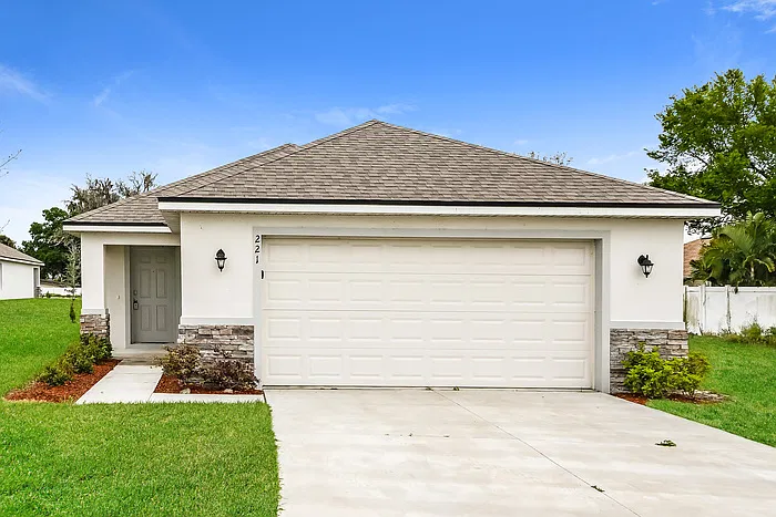 221 Linda Ln