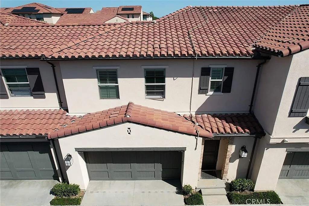 3 bed, 2.5 bath, 1633 sqft, $4,700 — Photo 2