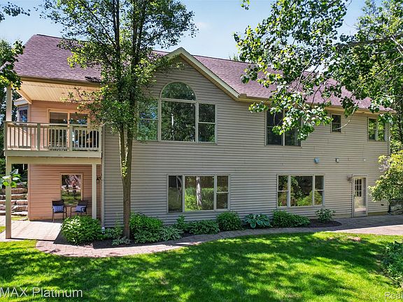 2nd image of 59360 Foxpointe Ln