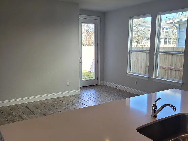 120 Free Stone Dr — Photo 8