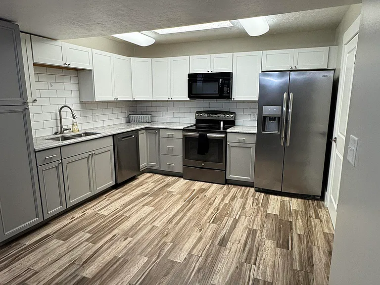 575 S Main St — Photo 3