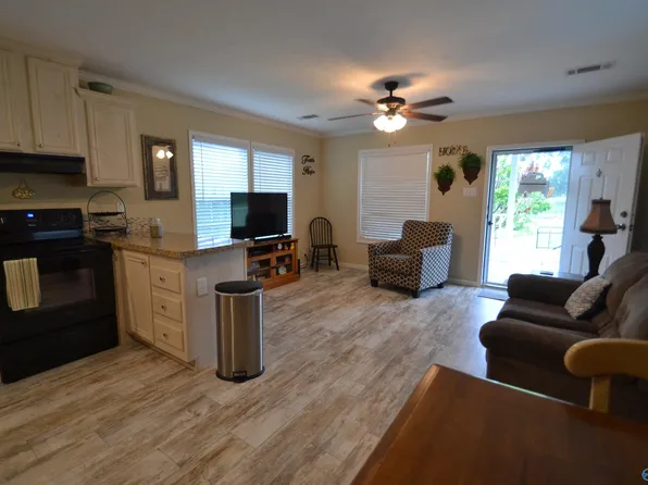 135 Plum Dr, Boaz, AL 35957