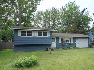 213 Sandra Ln, North Syracuse, NY 13212