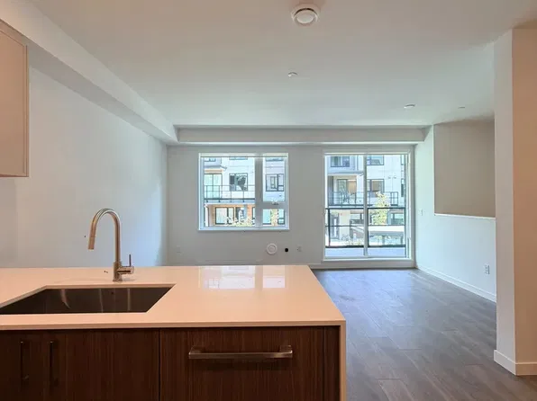 954 Lytton St #115, North Vancouver, BC V7H 2A5