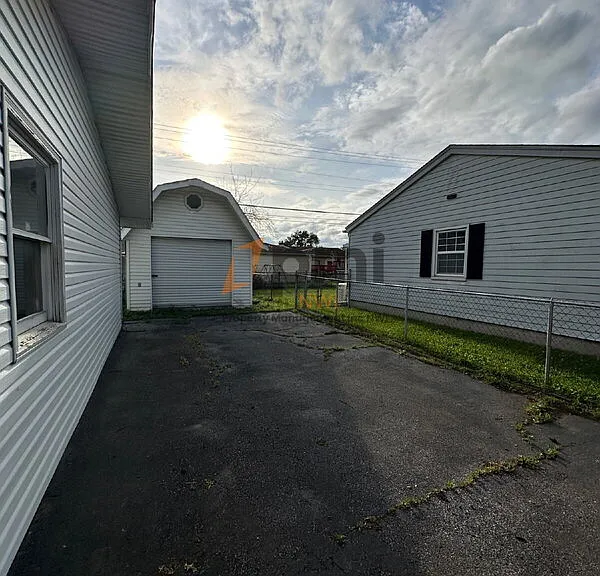 732 N State Road 149 — Photo 4