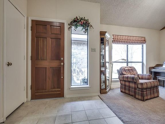 2nd image of 3314 Courtyard Pl