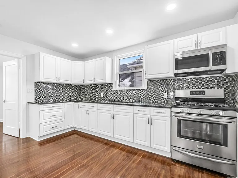 284 Macarthur Ave #2 — Photo 3