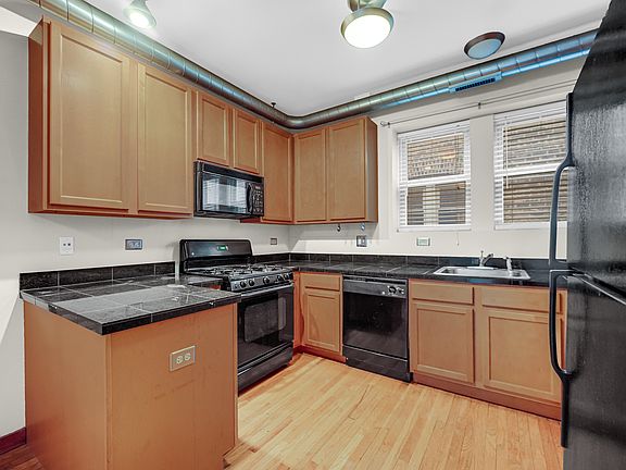4th image of 1659 W Pratt Blvd APT 2B
