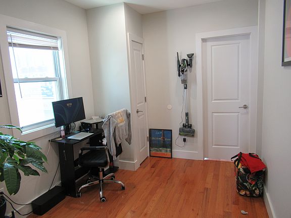4th image of 1507 Gates Ave APT 2R