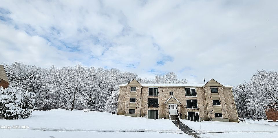 1st image of 3 Brookside Dr APT 2