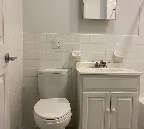 5th image of 17 Stanton St APT 3