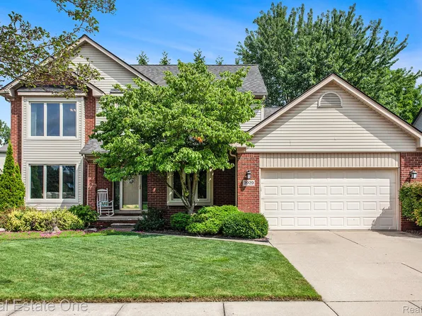 2929 Chippewa Dr, Troy, MI 48085