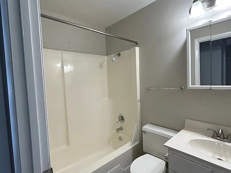 Candlelite Apartments — Photo 114