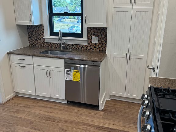 2nd image of 39 Norfolk Dr E