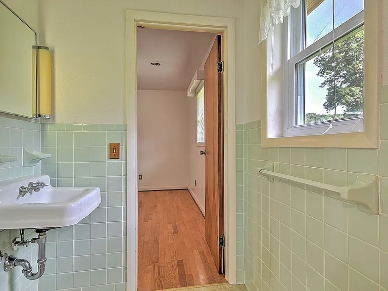 208 Hogan Ave — Photo 16