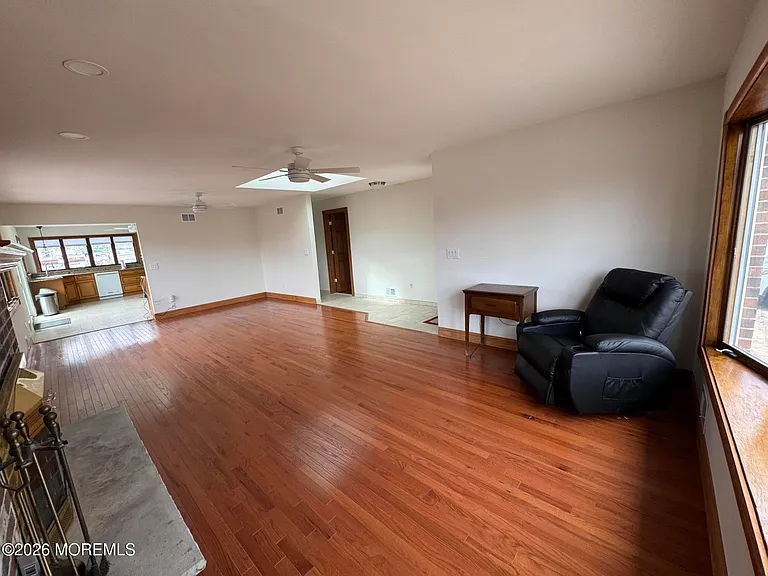 31 Navarra Dr — Photo 4