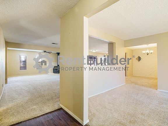 4th image of 4709 Sarasota St NE