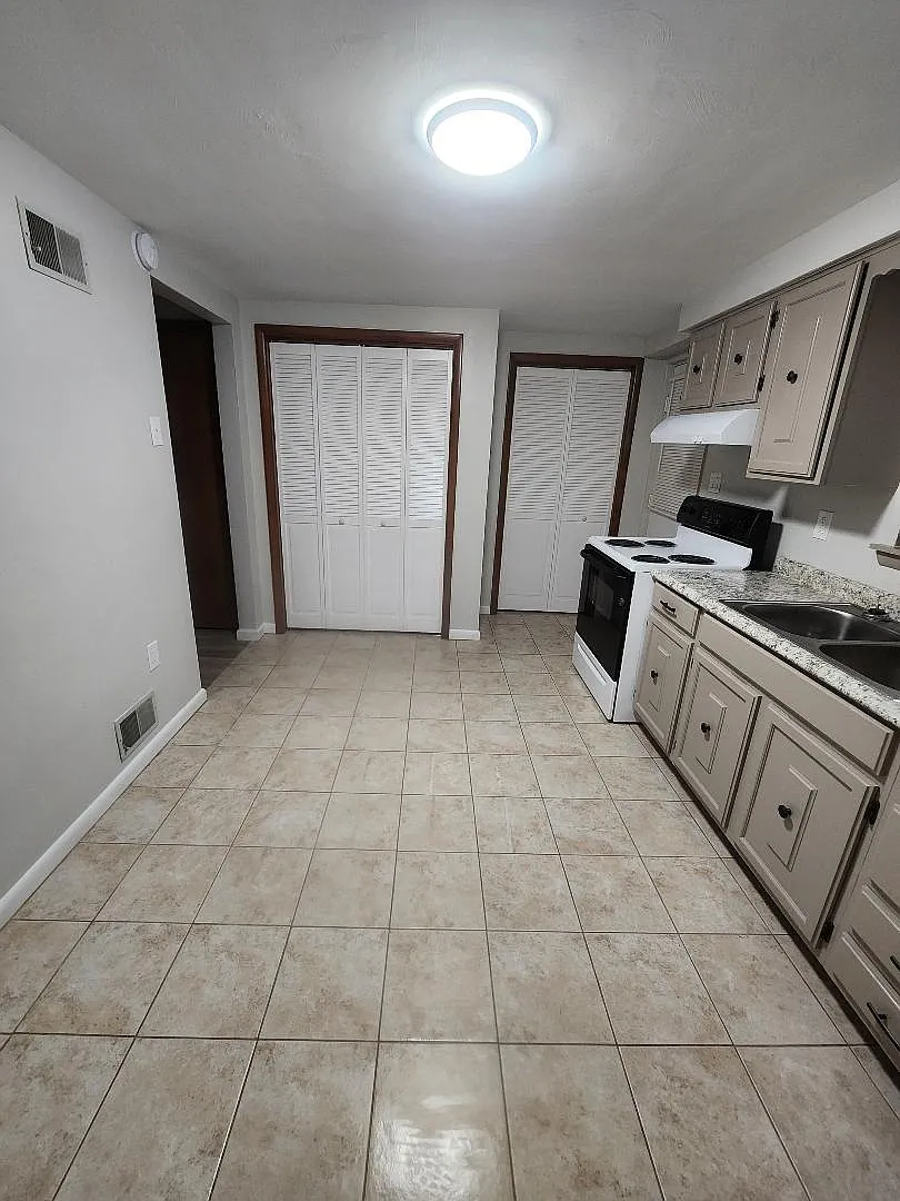 2 bed, 680 sqft, $1,300 — Photo 1
