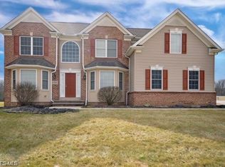 27400 Tinkers Valley Dr, Glenwillow, OH 44139