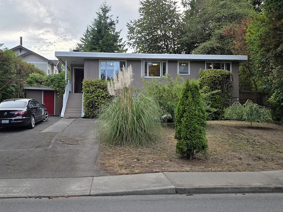 927 108th Ave SE