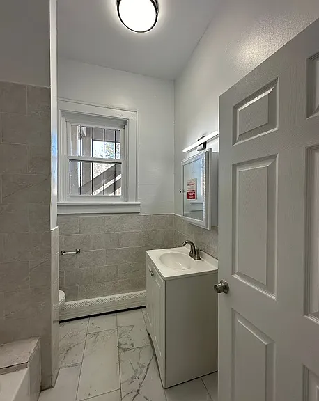 245 E 9th St #3 — Photo 4