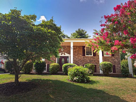 2nd image of 1855 Cranwell Dr