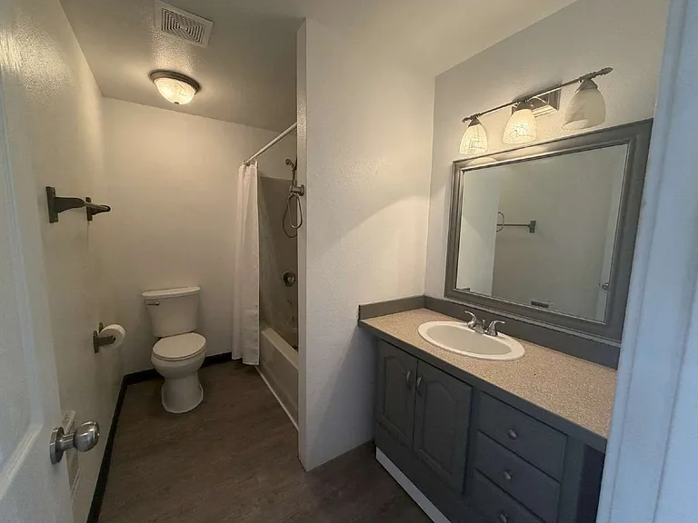 665 NE 7th St #1 — Photo 12