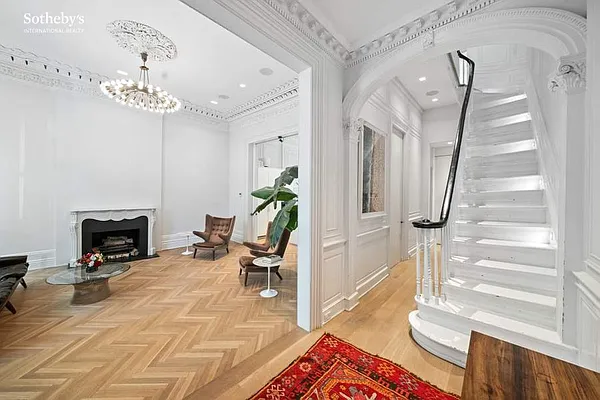 Sold by Sotheby's International Realty | media 2