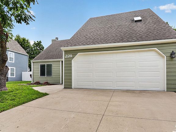 2nd image of 228 Deerfield Ln