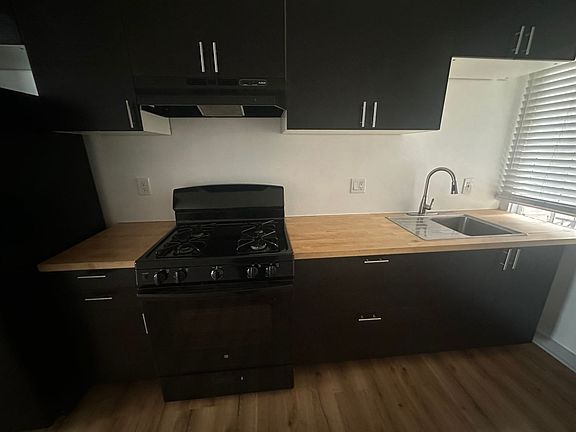 3rd image of 1000 Redondo Ave APT 10