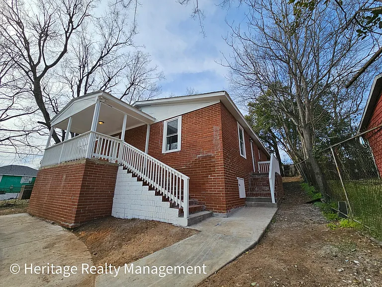 2391 Monroe Ave — Photo 2