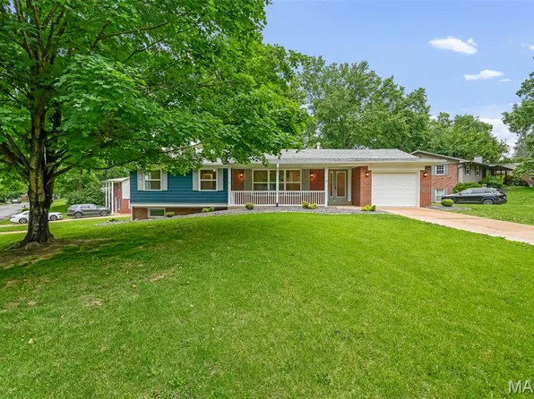 37 Berkshire Dr, Belleville, IL 62223