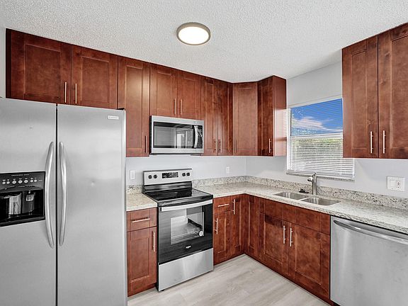 4th image of 3409 Windsor Avenue