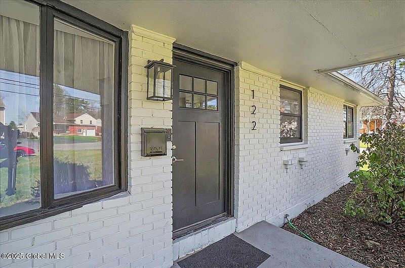 4th image of 122 Dahlia Street