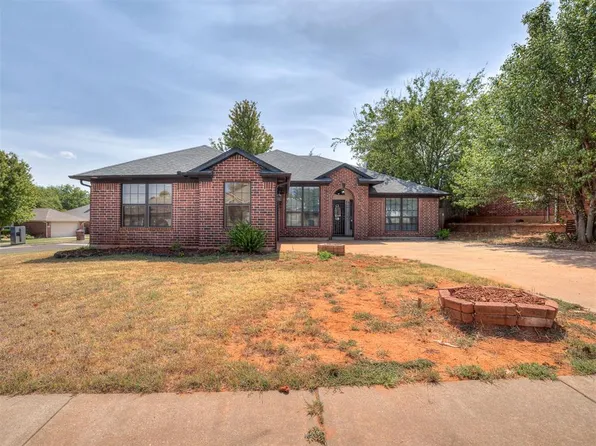 2304 SE 5th St, Moore, OK 73160