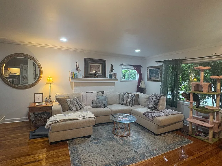 1439 Windsor Pkwy NE — Photo 1