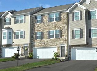 624 Freedom Dr, Carnegie, PA 15106