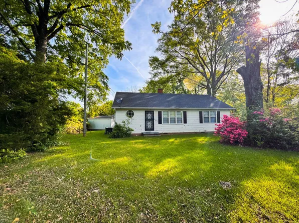 1765 Hollywood Dr, Jackson, TN 38305