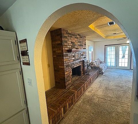Arched entry from kitchen 