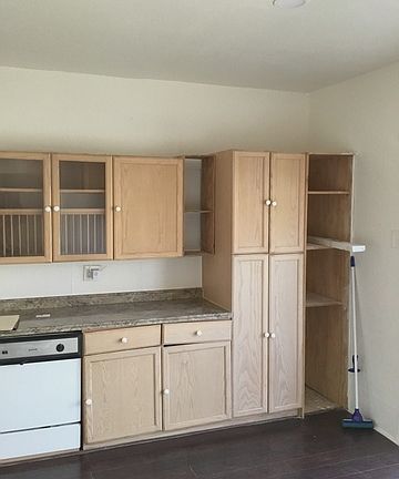 5th image of 420 Dreiss St