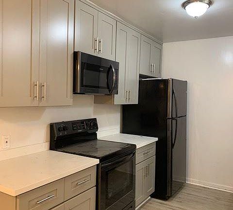 5th image of 834 2nd St #1X1
