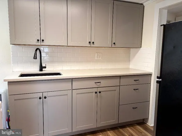 24 N Union St #1, Lambertville, NJ 08530