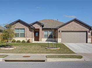 118 Headwaters Dr, Bastrop, TX 78602