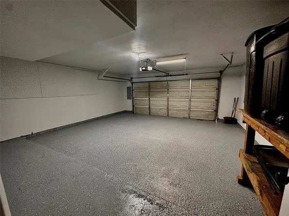 13821 Hollowgreen Dr, Houston, TX 77082