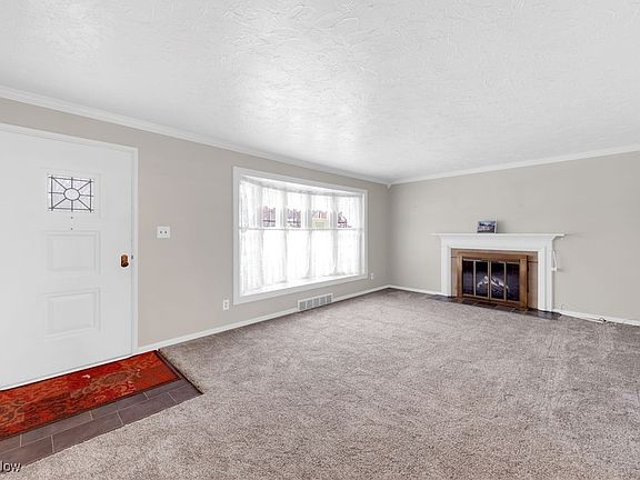 4th image of 15893 Parklawn Ave