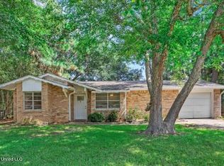 8404 Neptune Ave, Ocean Springs, MS 39564