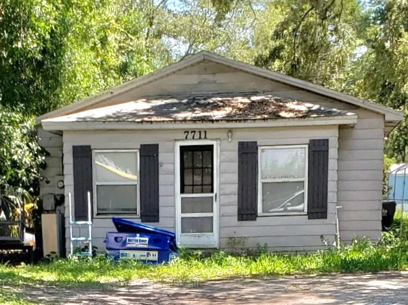 7711 Symmes Rd, Gibsonton, FL 33534