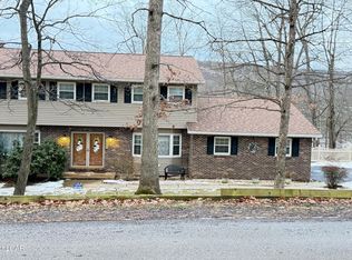 17 Colonels Ridge Rd, Mountain Top, PA 18707