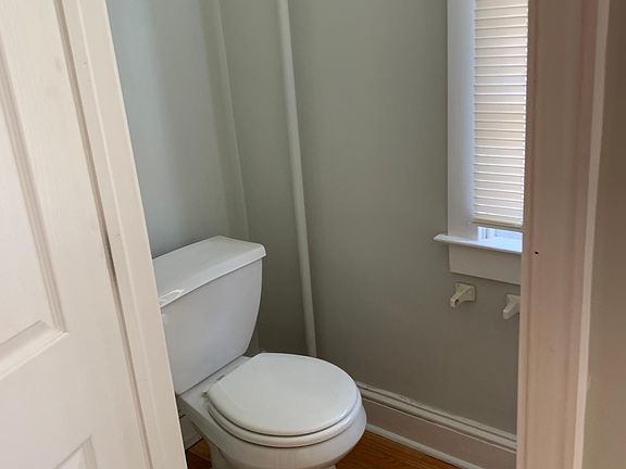 1st Fl. Powder Room