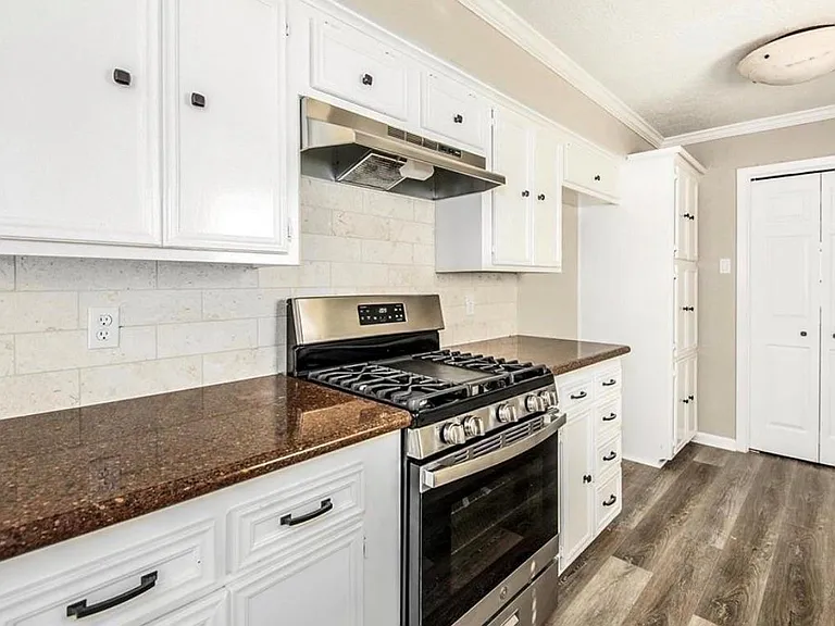 12510 Old River Dr — Photo 8